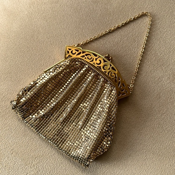 Vintage Whiting & Davis Gold Mesh & Scrollwork Mini Bag with Original Mirror - Picture 1 of 9